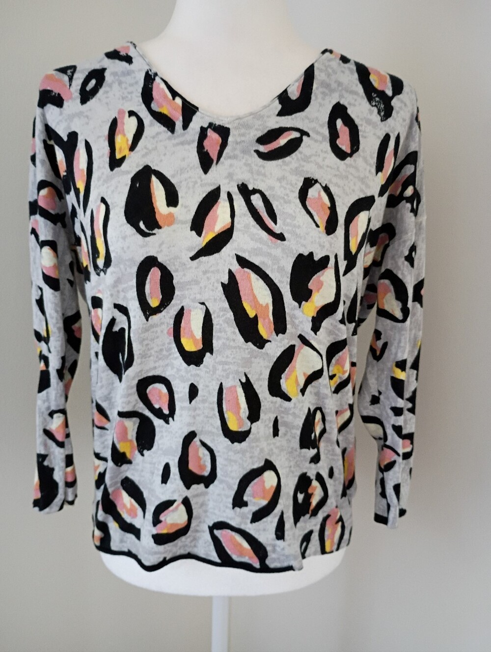 Nic + Zoe Gray Animal Tracks V-Neck Natural Fibers Sweater Size XS